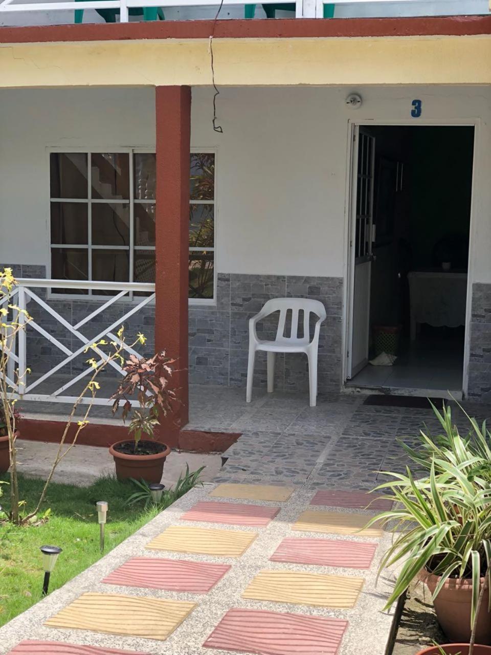Posada Valerie Otel Archibolds Dış mekan fotoğraf